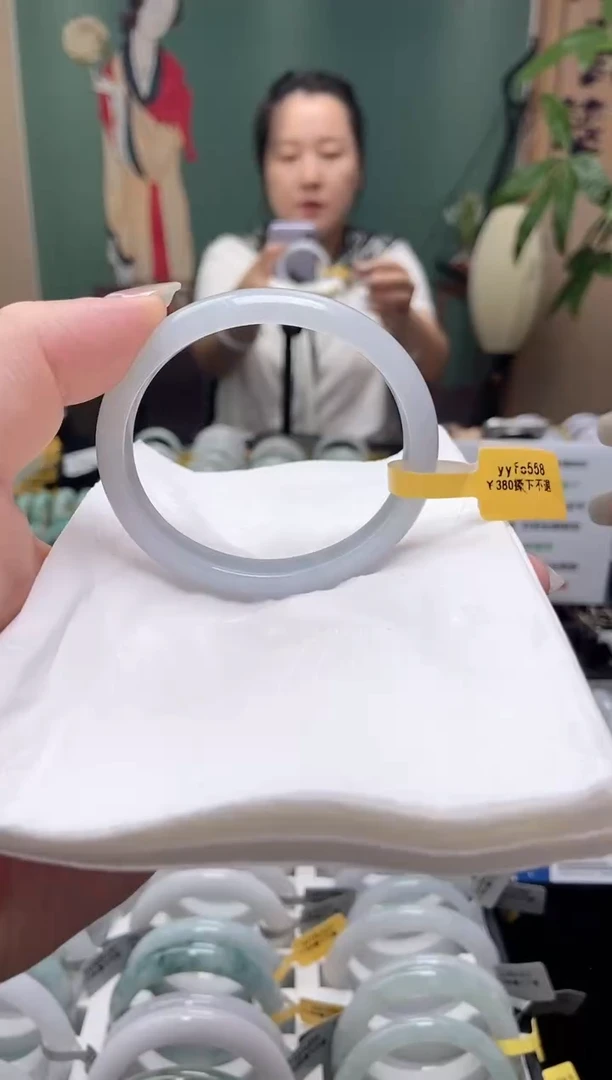 翡翠手镯（贵妃镯）未镶嵌54正圈d