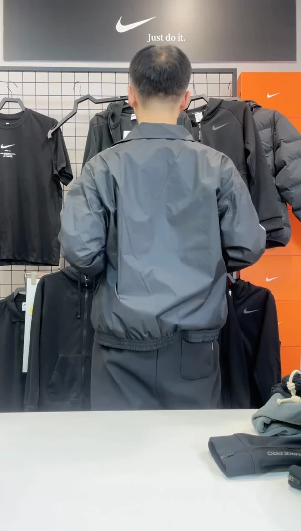 2716黑色外套XL码160斤-180斤不退换