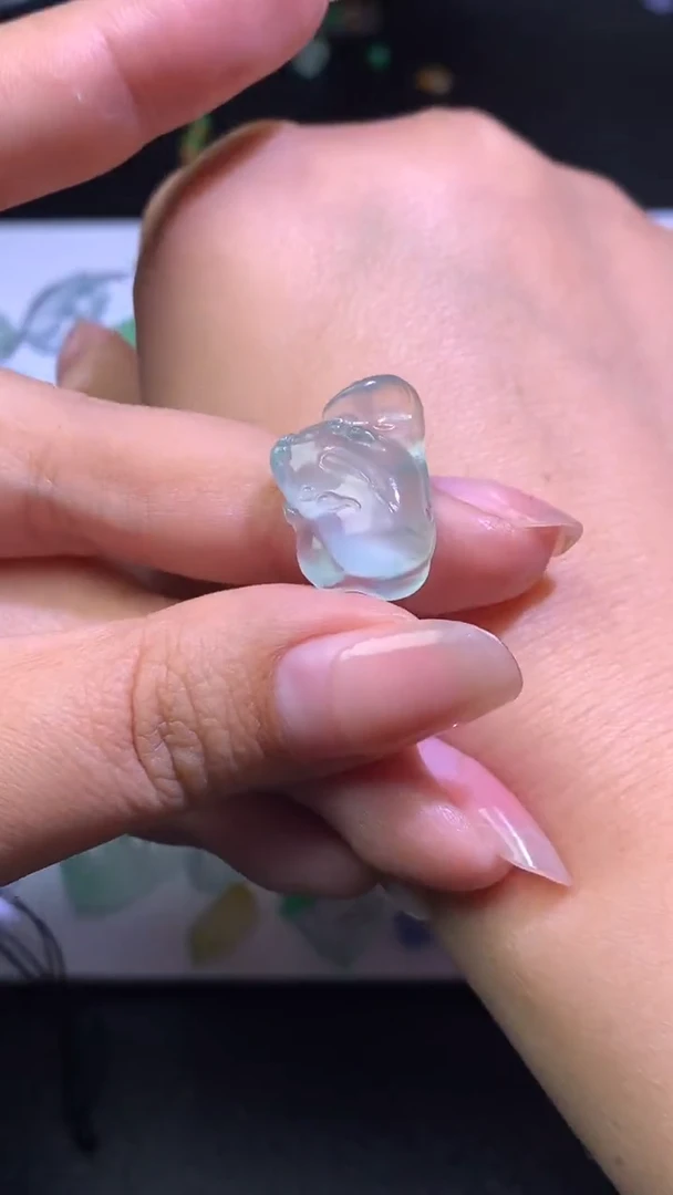 未镶嵌定制翡翠依****稀毛货