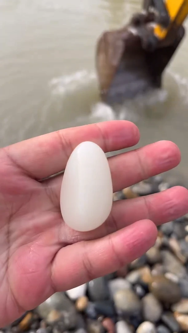 颈饰未镶嵌和田玉（糖玉）68