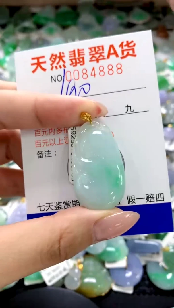 翡翠18K金镶嵌颈饰1111111111111111