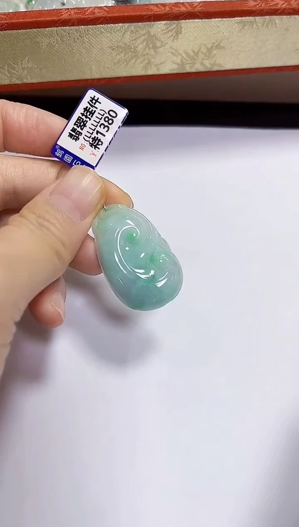颈饰未镶嵌翡翠挂件