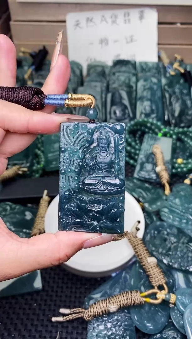 颈饰未镶嵌翡翠