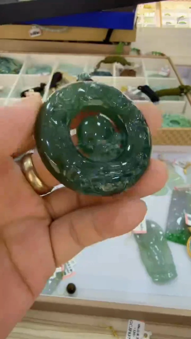 翡翠未镶嵌吊坠(不含链)50