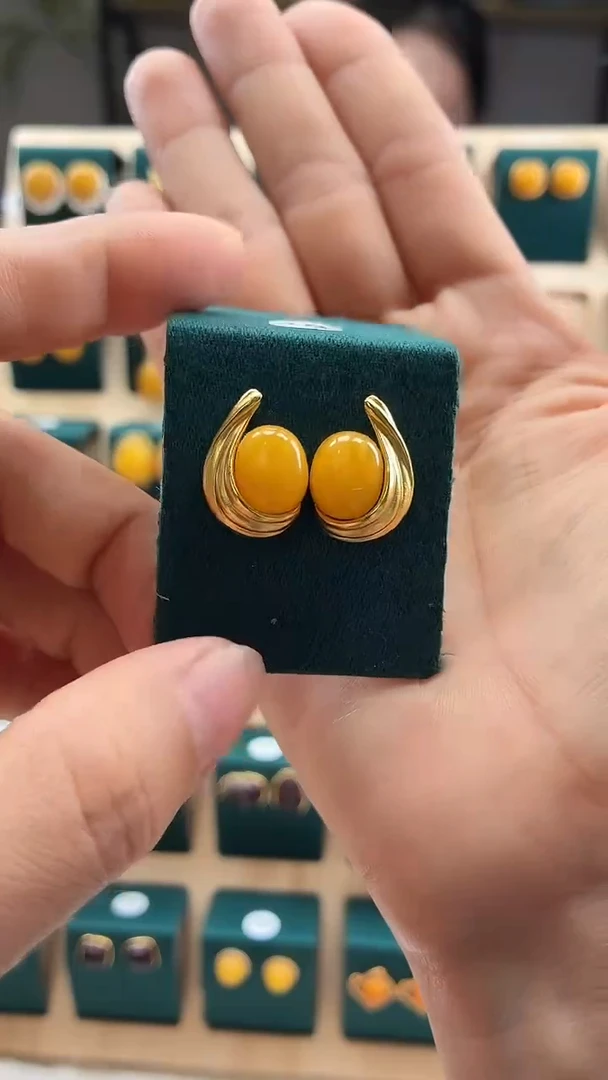 琥珀银S925镶嵌耳钉精品蜜蜡耳钉耳坠