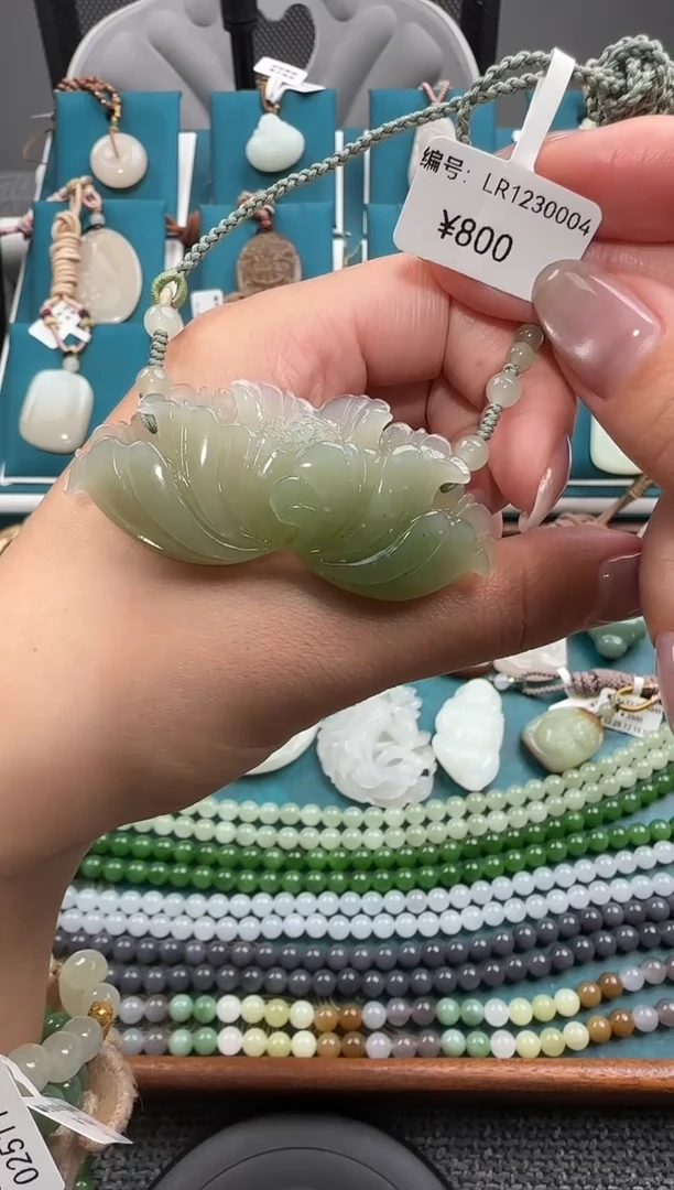 颈饰未镶嵌和田玉吊坠 LR