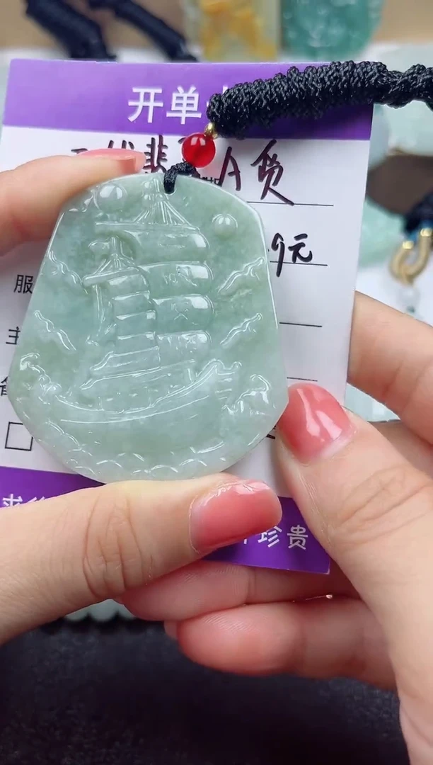 颈饰未镶嵌翡翠