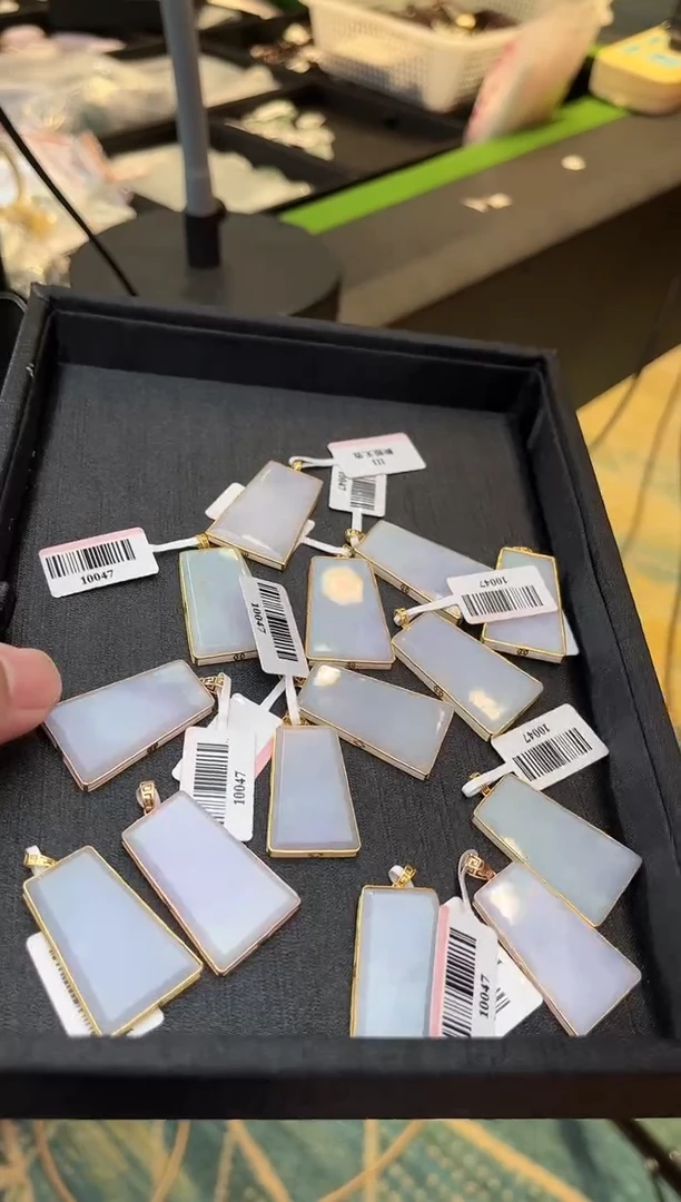 颈饰18K金镶嵌翡翠10047/多样性发一个