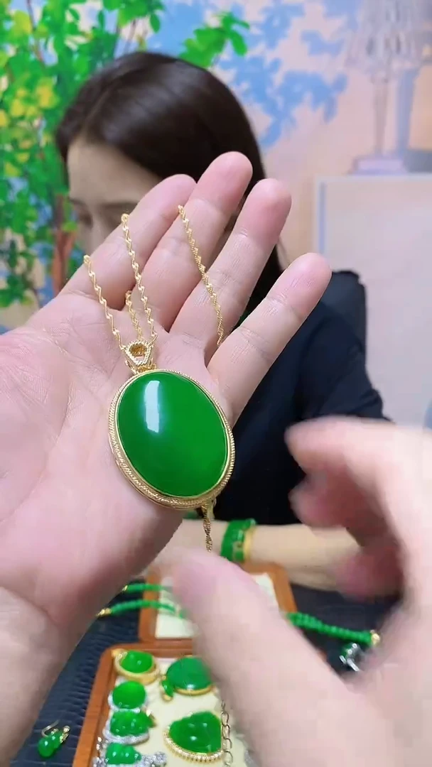 【闪购商品】翡翠吊坠(赠链)14K金镶嵌翡翠吊坠