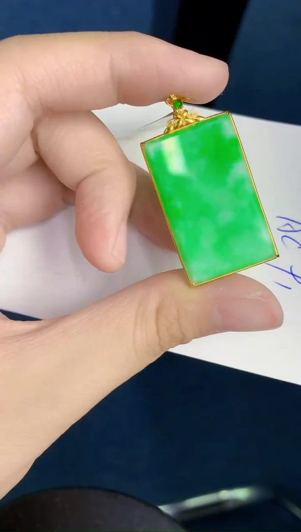翡翠18K金镶嵌颈饰天然翡翠緬甸A貨