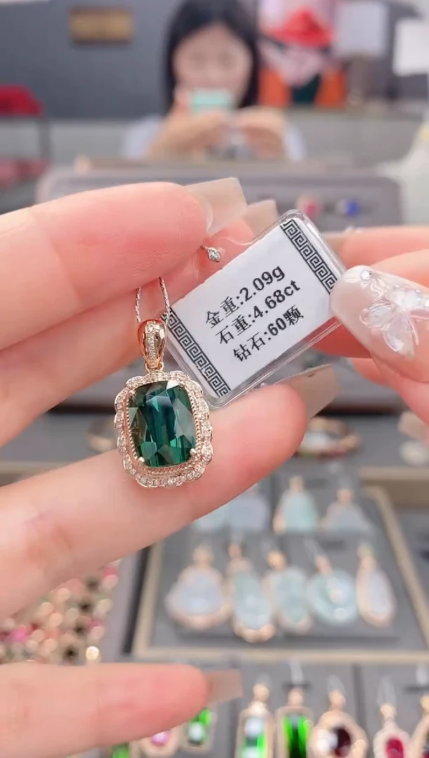 颈饰18K金镶嵌碧玺4.68