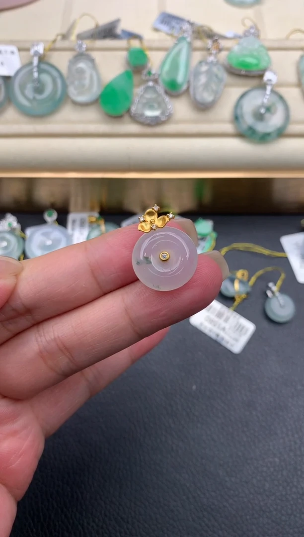 翡翠18K金镶嵌颈饰Q585