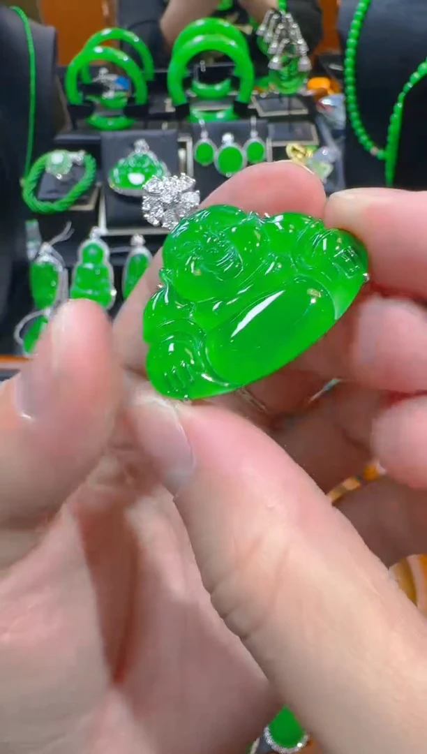 【闪购商品】翡翠吊坠(赠链)18K金镶嵌天然A货翡翠