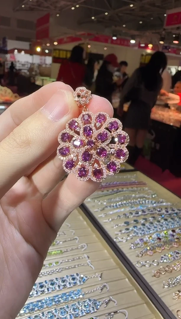 颈饰银S925镶嵌石榴石（紫牙乌）繁花吊坠