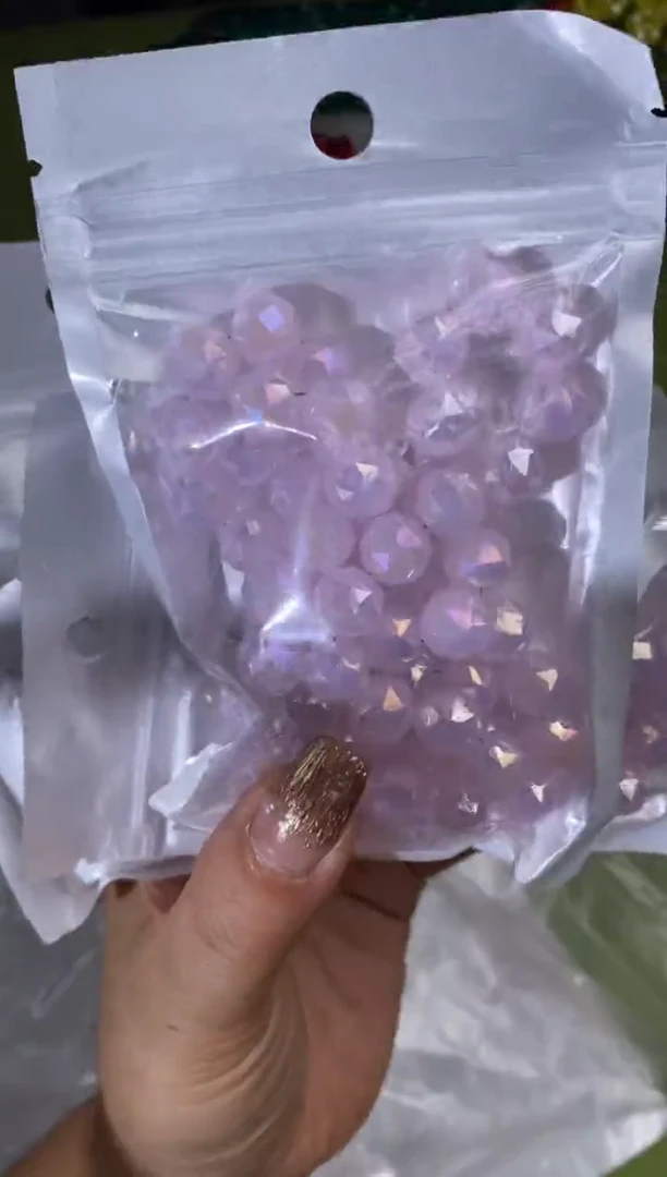 亚克力2786卡10花球真粉玉1条