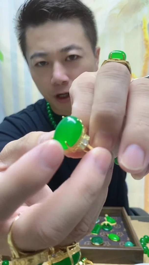 14K金镶嵌戒指翡翠翡翠戒指