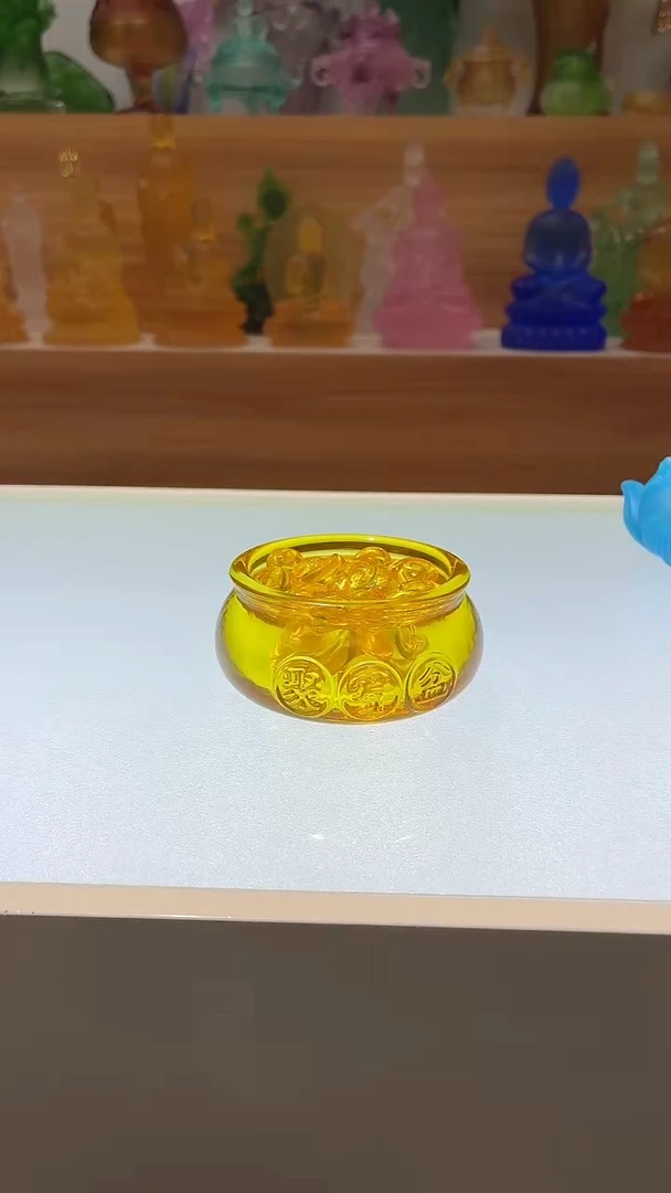 琉璃手工艺品琥珀色聚宝盆8公分（配元宝）