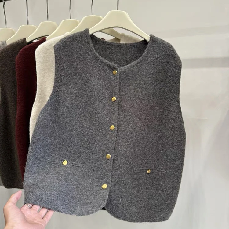 针织背心2025春秋新款女装宽松复古小金扣外套时尚圆领开衫马甲