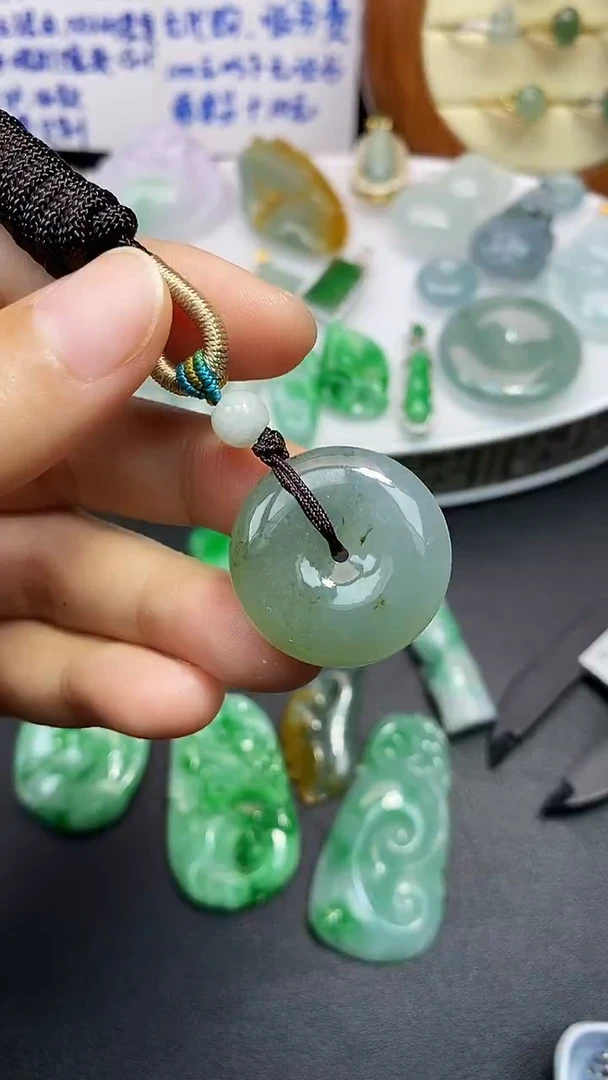 颈饰未镶嵌翡翠吊坠