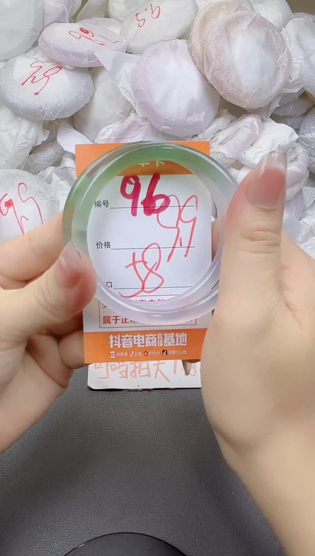 玛瑙/玉髓手镯未镶嵌96