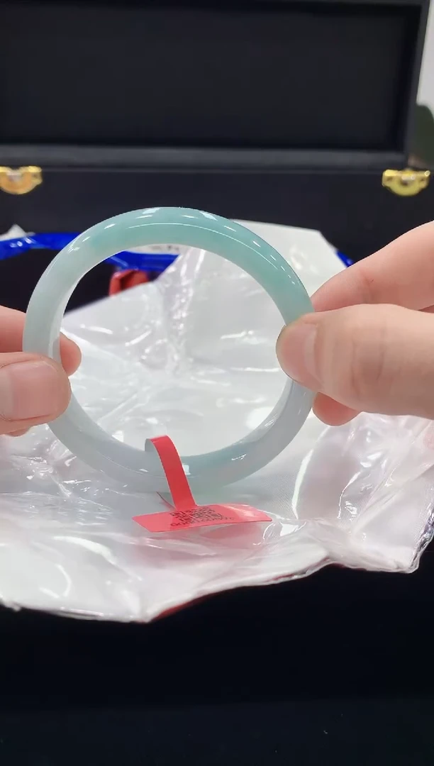 翡翠手镯未镶嵌手镯