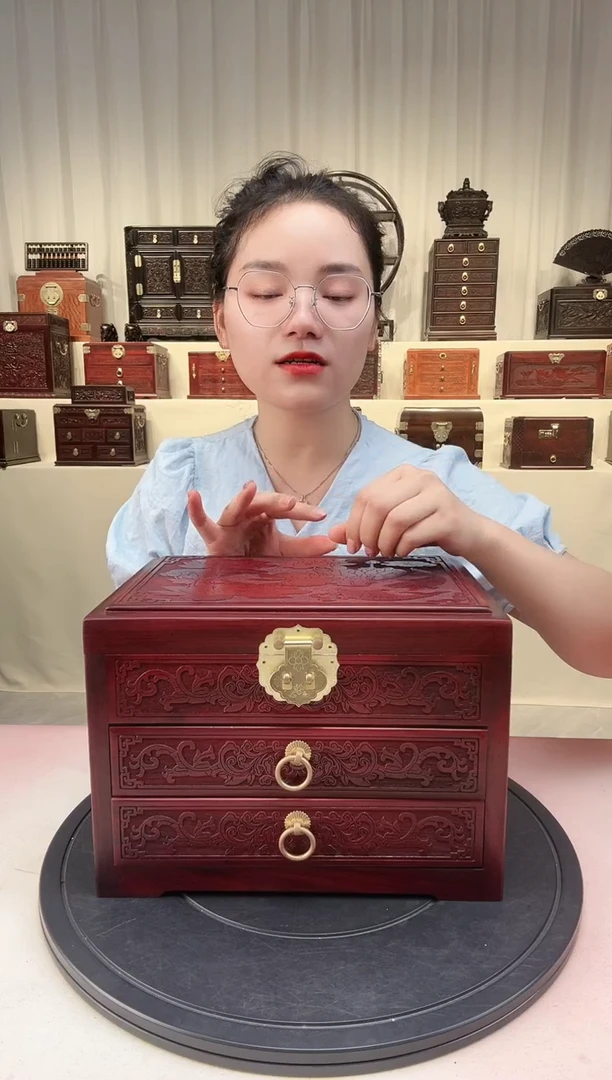 紫檀木类成套家具莲年有余