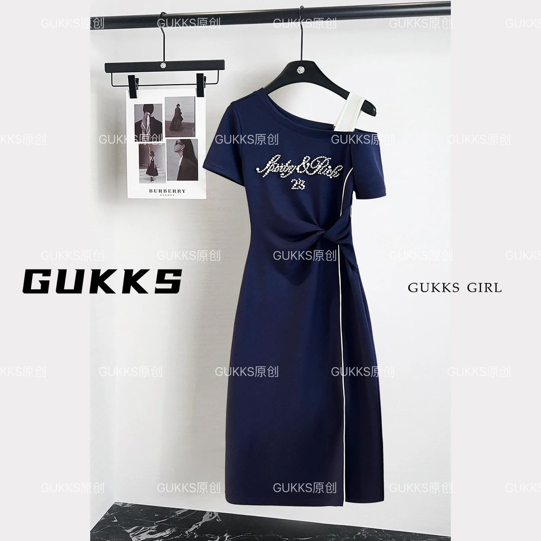 GUKKS/2025新款女夏季气质高级斜肩连衣裙GK766