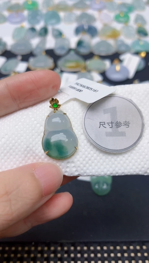 颈饰18K金镶嵌翡翠天然缅甸A货翡翠