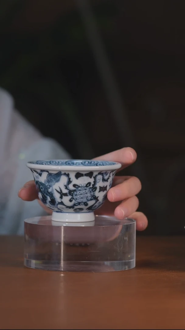 元青花双狮压手杯