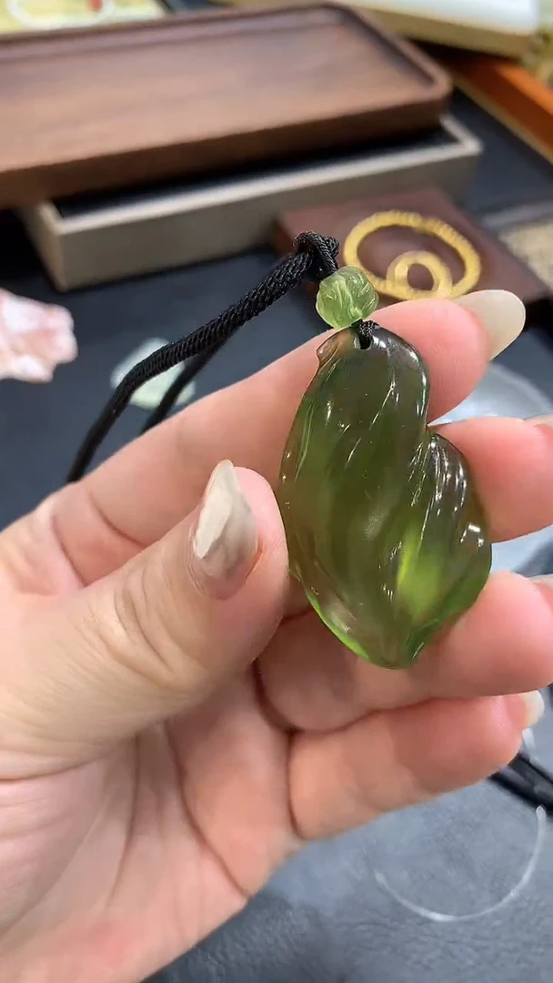 未镶嵌蛇纹石玉吊坠(不含链)随形