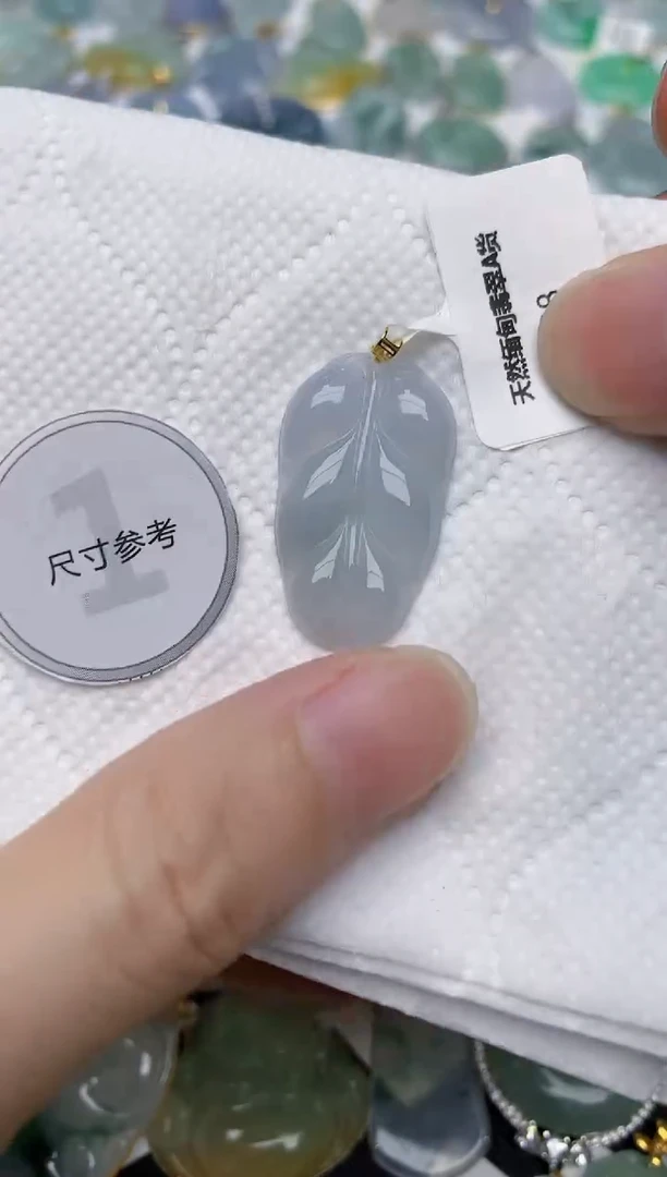翡翠18K金镶嵌颈饰天然A货翡翠