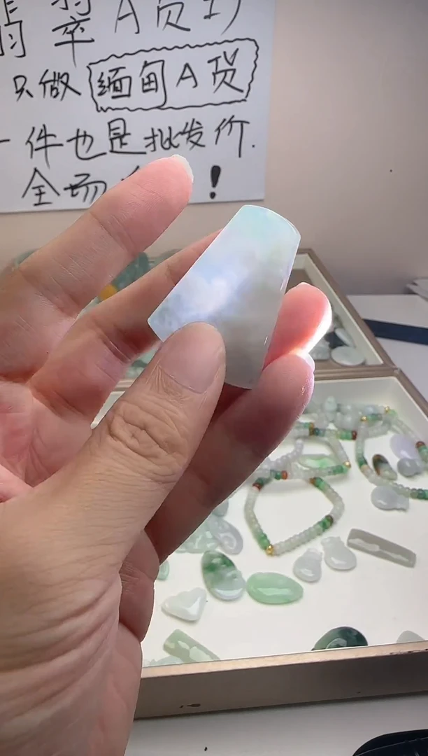 颈饰未镶嵌翡翠翡翠