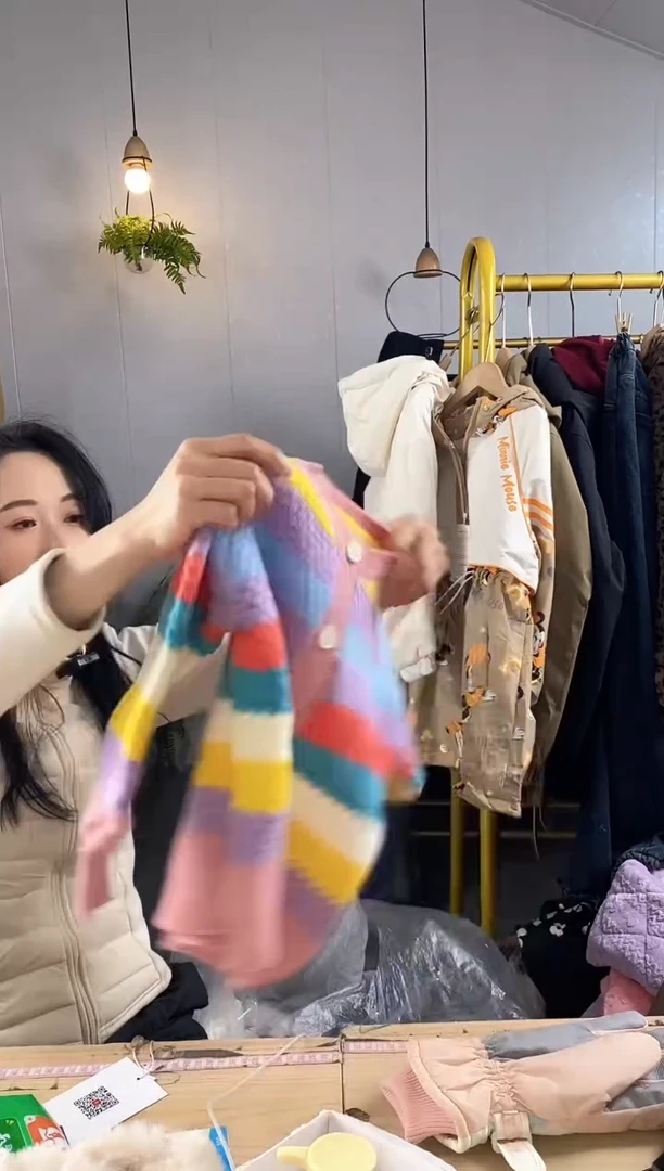 彩虹开衫毛衣【229