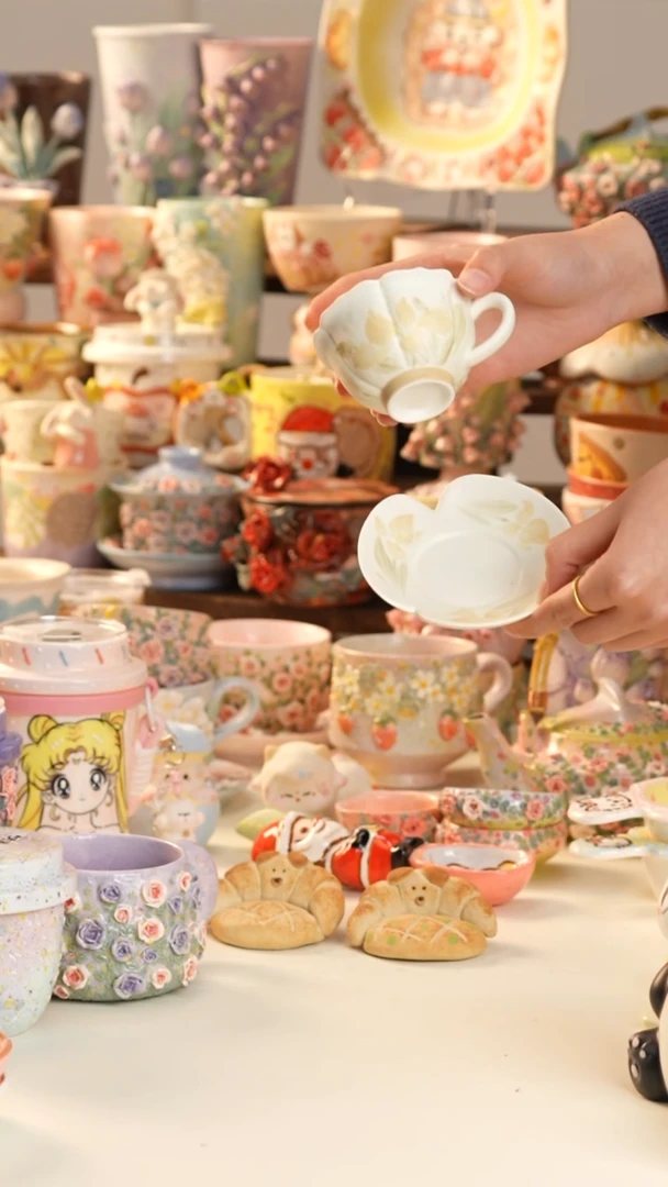 摆件陶景德镇釉下彩手绘设计师款陶瓷