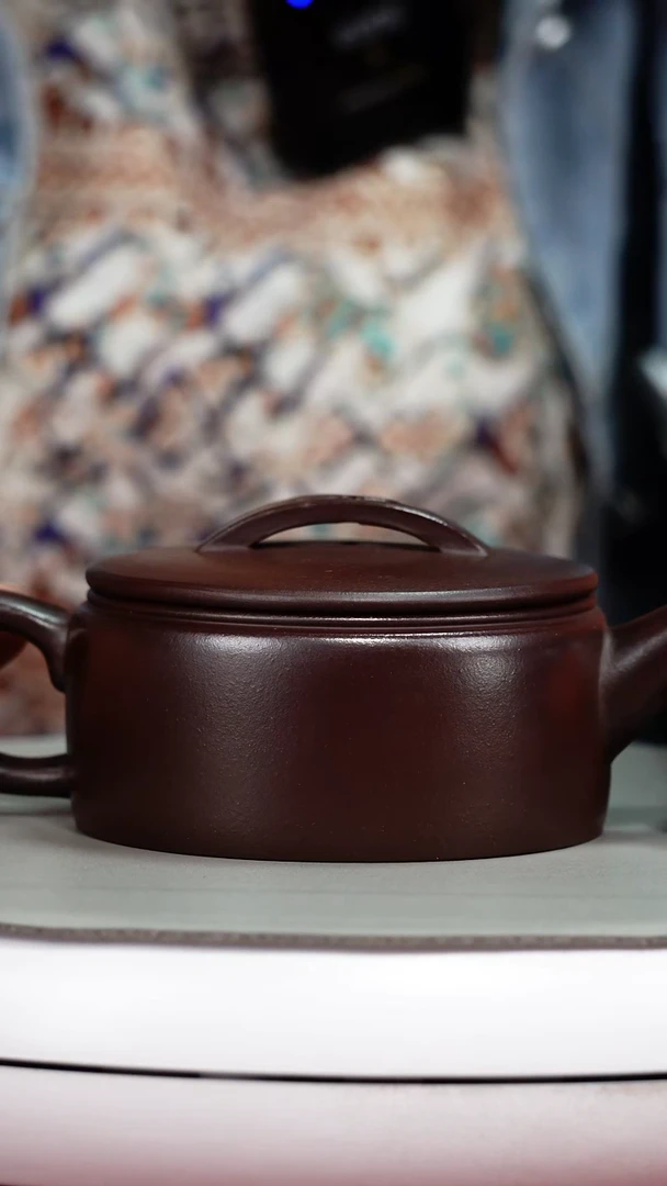茶壶紫砂徐忠清紫袍金砂光素汉瓦200CC