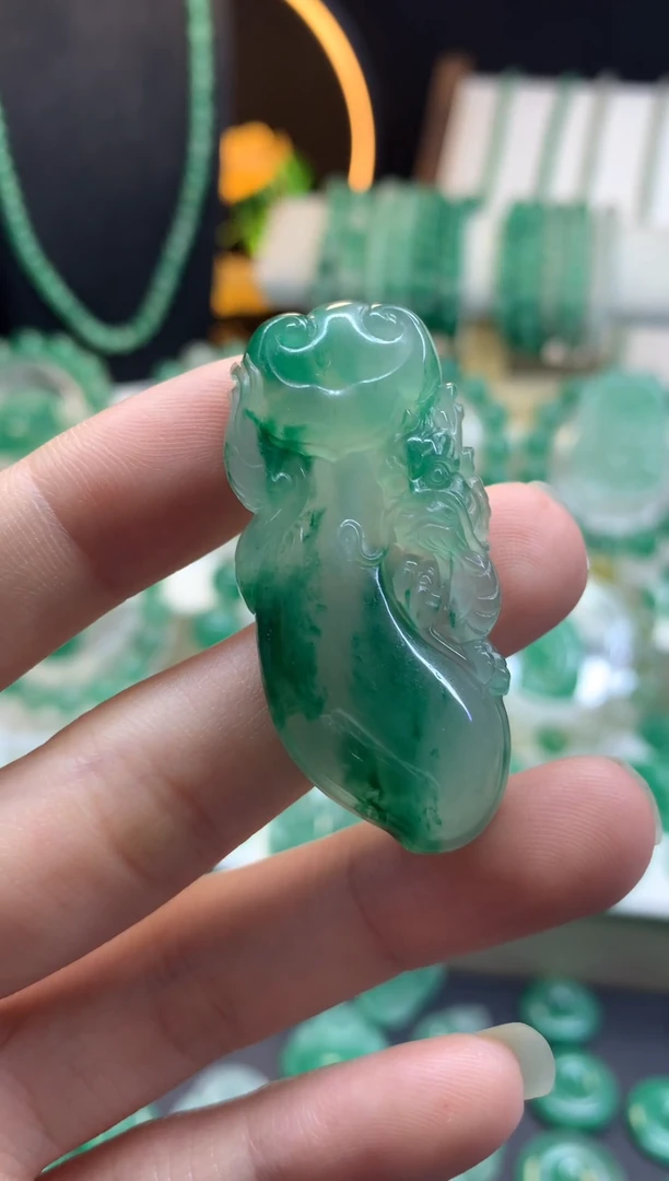 吊坠(不含链)未镶嵌石英质玉（非洲翠）宝宝龙如意