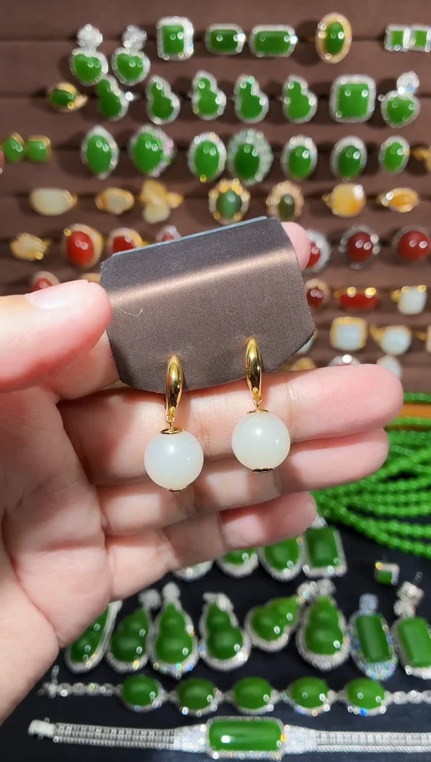 颈饰18K金镶嵌和田玉白玉圆珠耳坠