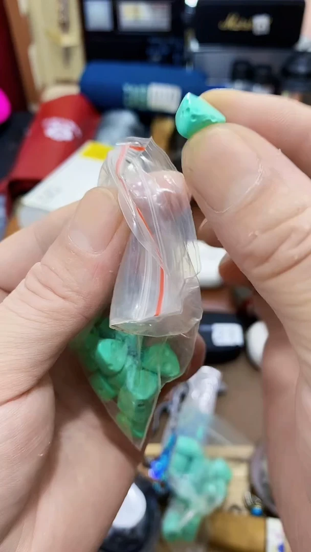 瓷片闪购商品  如图所示