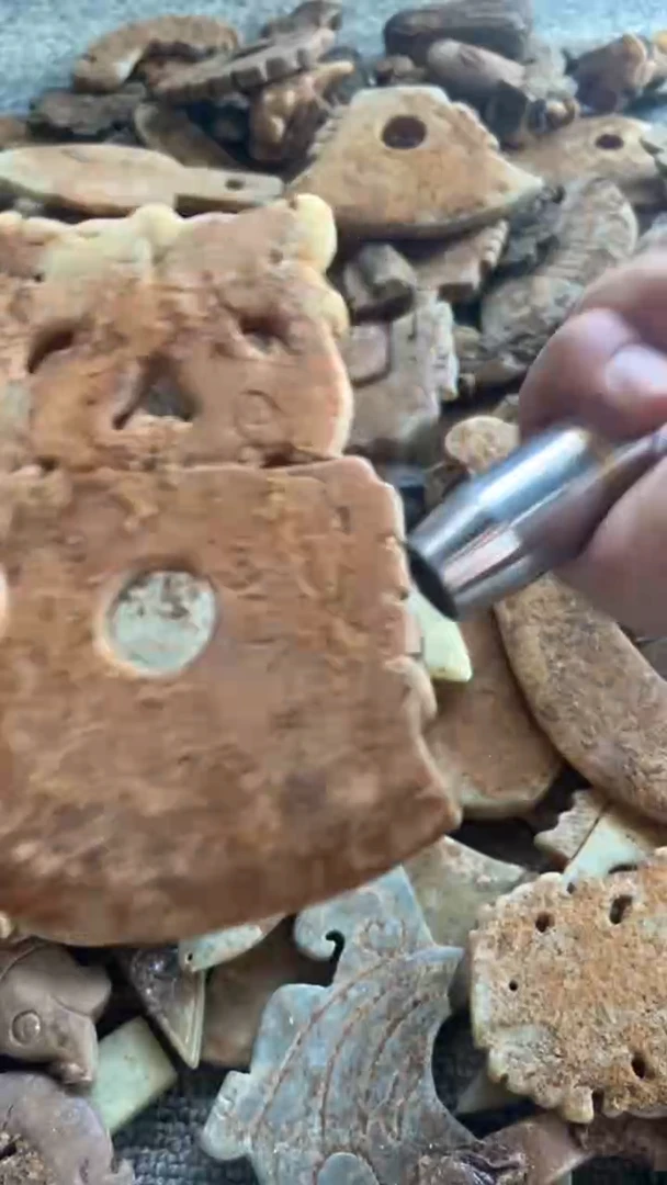 和田玉（糖玉）未镶嵌挂件 东顺摆件链接1524654654