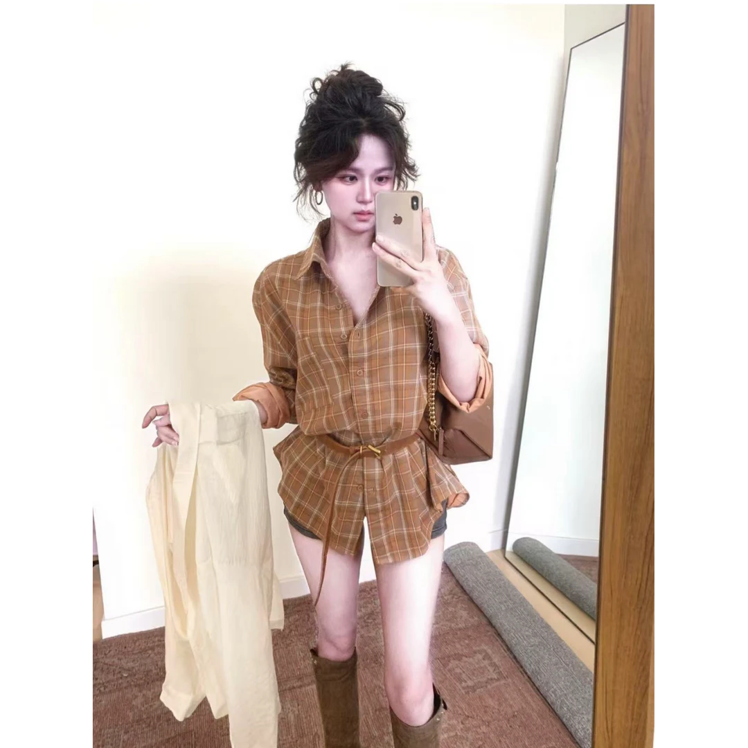 韩系甜辣穿搭2025秋季新款复古格纹宽松显瘦衬衫上衣配牛仔短裤女