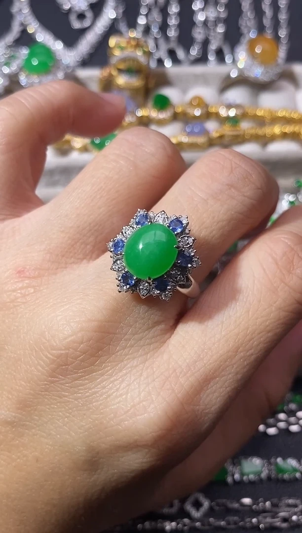 18K金镶嵌戒指翡翠戒指