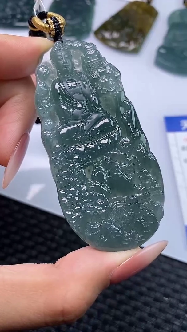 颈饰未镶嵌翡翠