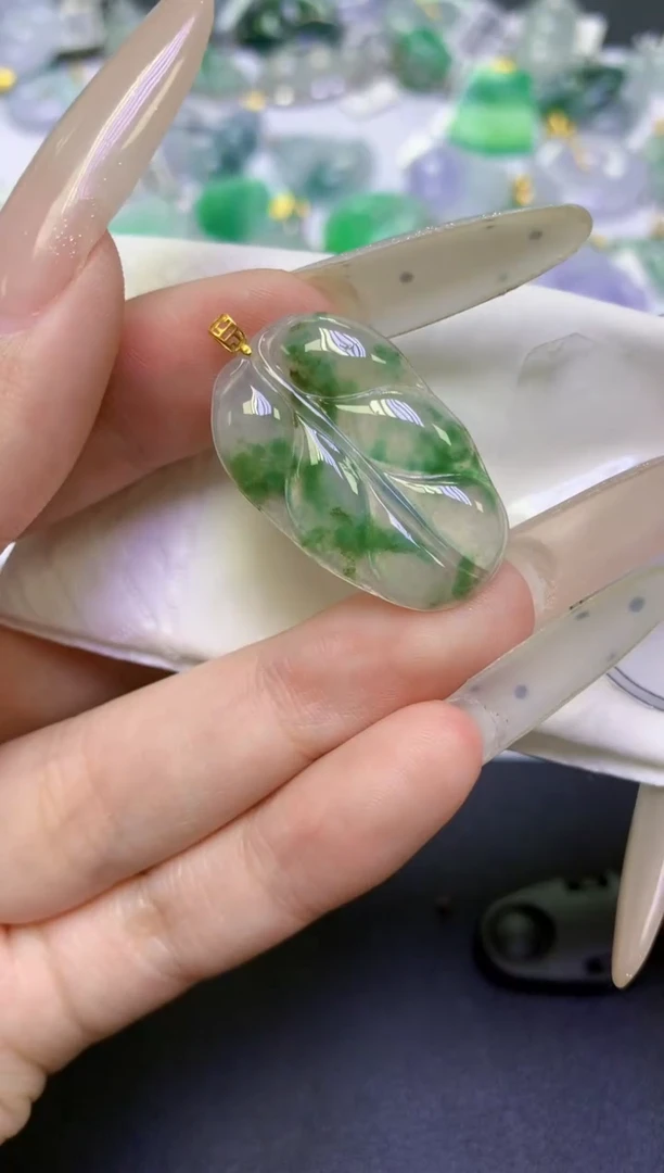 天然缅甸翡翠A货百元以上9元证书费自理