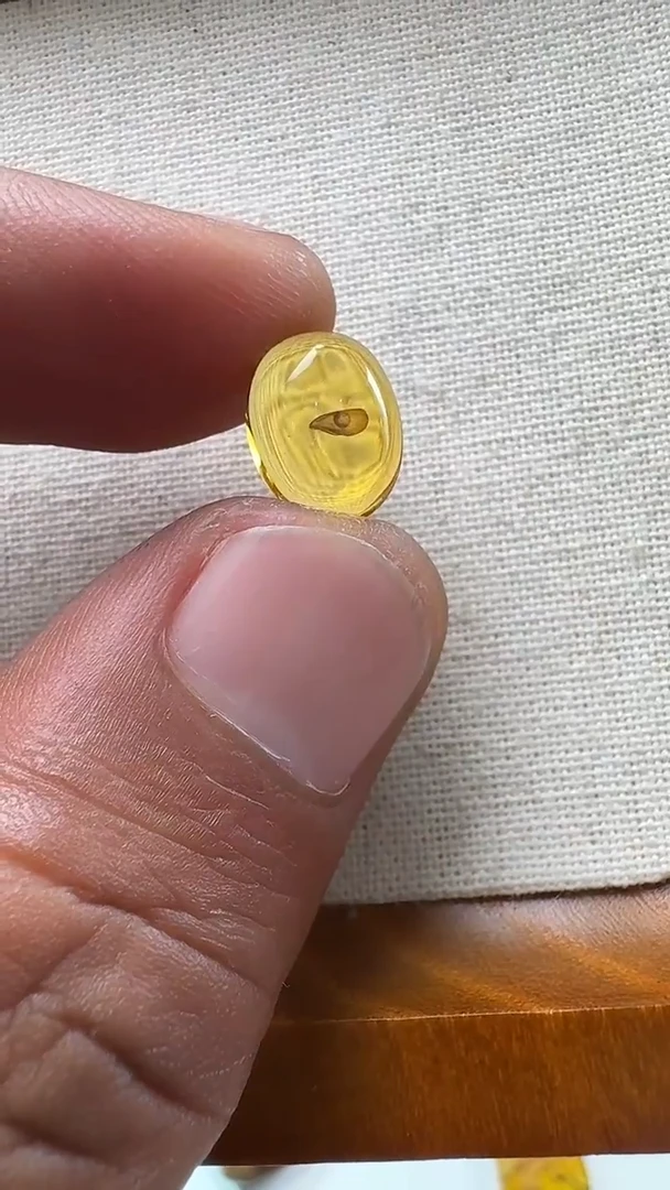 未镶嵌吊坠(不含链)琥珀（水胆珀）咖**糖蛋面