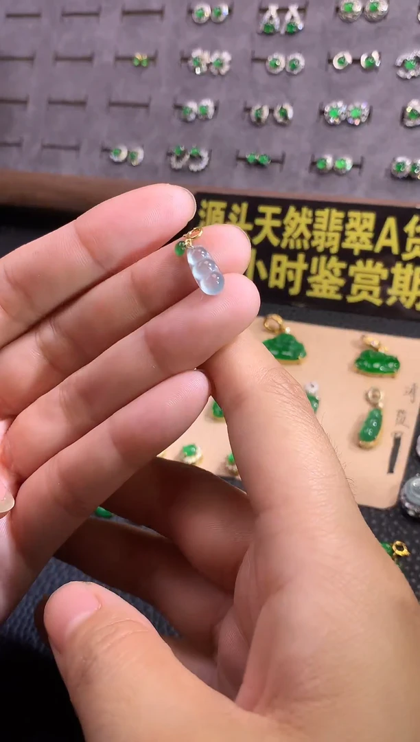 颈饰18K金镶嵌翡翠翡翠