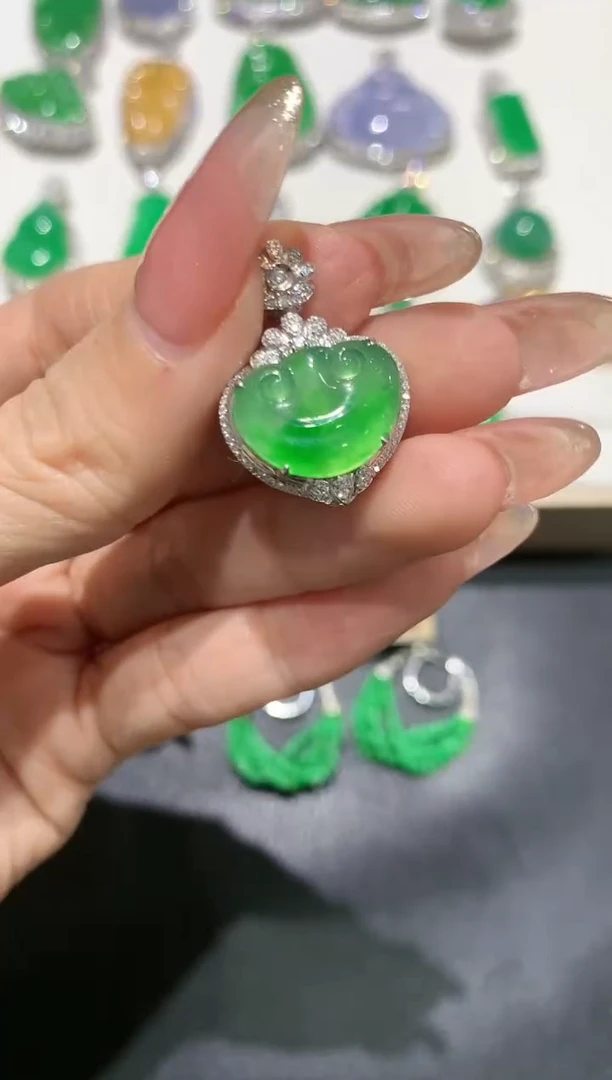 【闪购商品】翡翠吊坠(不含链)18K金镶嵌团购4