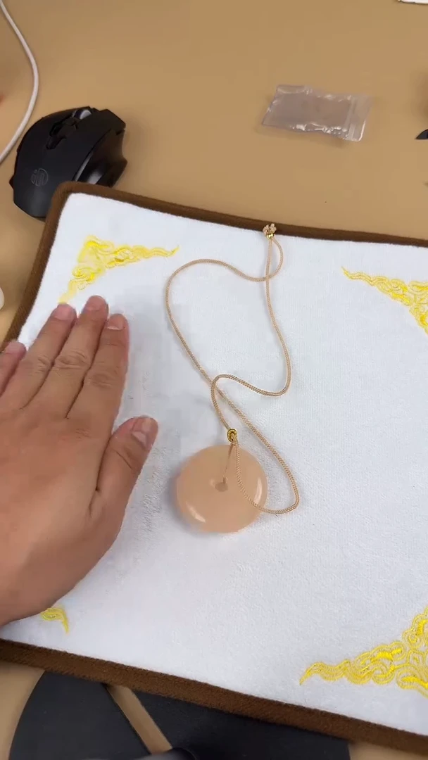 和田玉未镶嵌颈饰平安扣