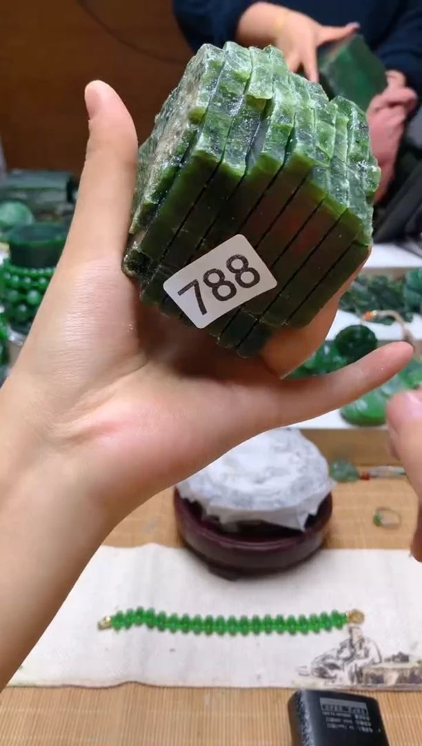 未镶嵌和田玉（碧玉）珠宝半成品1