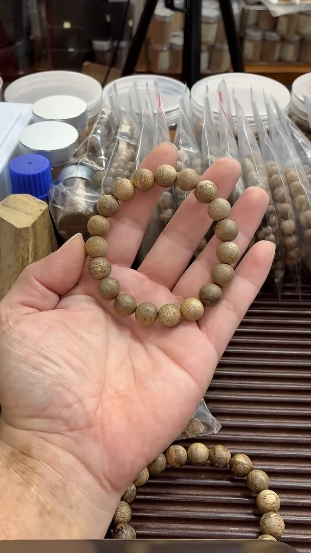沉香手串正区老西马1.1尺寸9克+