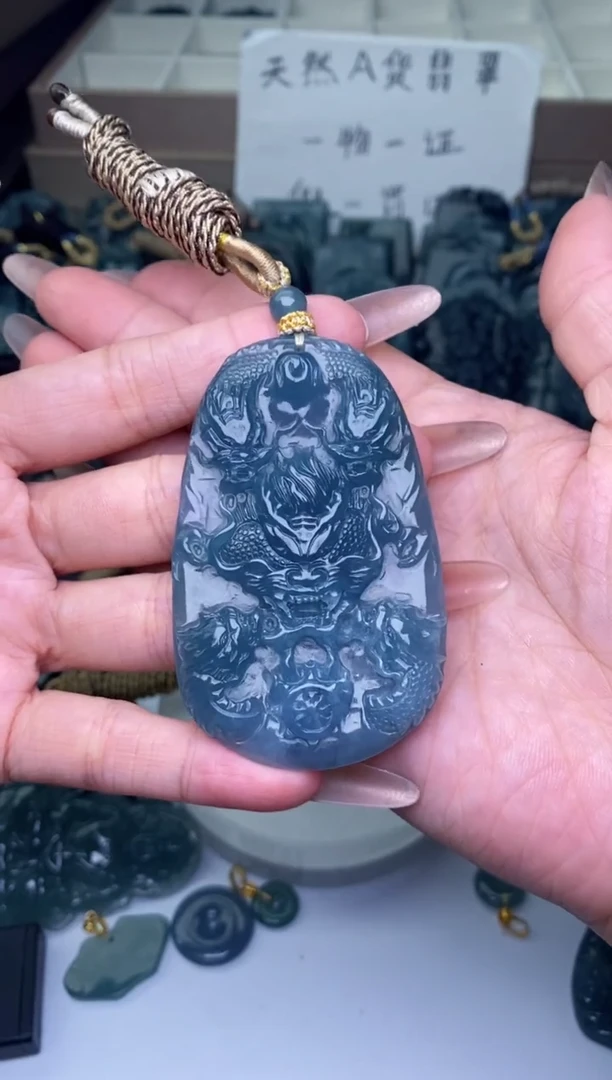 颈饰未镶嵌翡翠